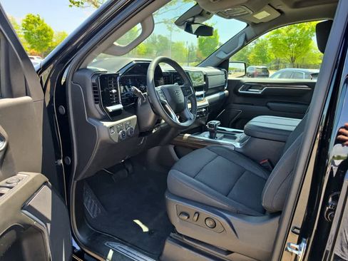 Used 2025 Chevrolet Silverado 1500 LT Trail Boss AWD/4WD image 12