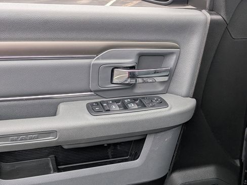 Used 2020 RAM 1500 Classic SLT image 12