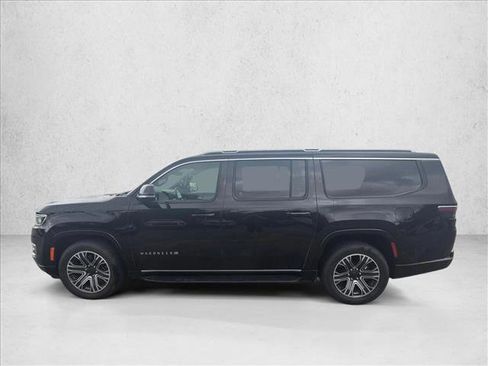 Used 2023 Jeep Wagoneer L Series II AWD/4WD image 8