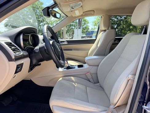 Used 2017 Jeep Grand Cherokee Laredo w/ Quick Order Package 23E AWD/4WD image 20