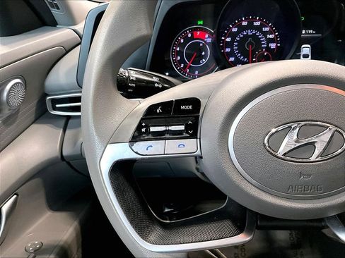 Used 2022 Hyundai Elantra SEL image 18