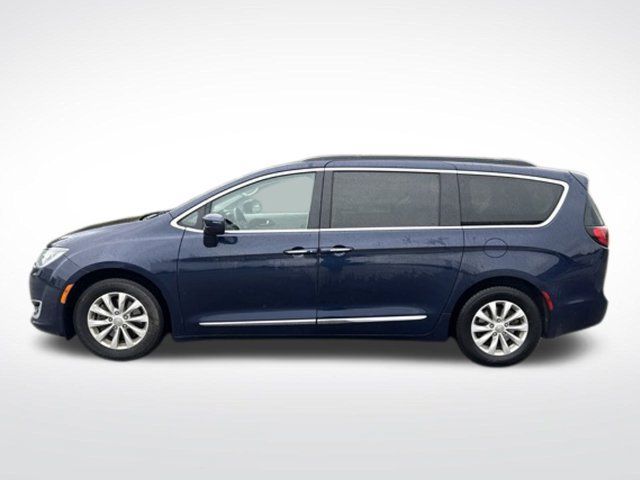 Used 2017 Chrysler Pacifica Touring-L w/ 13 Speaker Alpine Sound Group FWD image 2