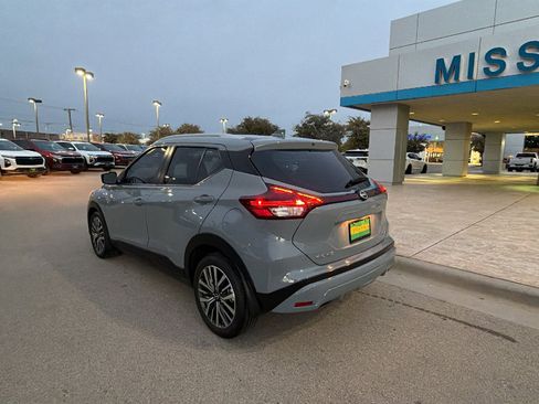 Used 2024 Nissan Kicks SV image 3