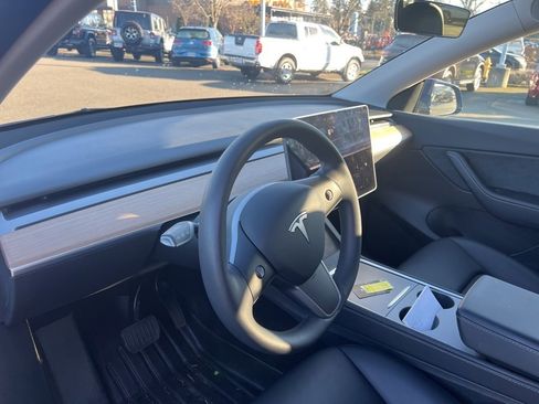 Used 2022 Tesla Model Y Long Range image 7