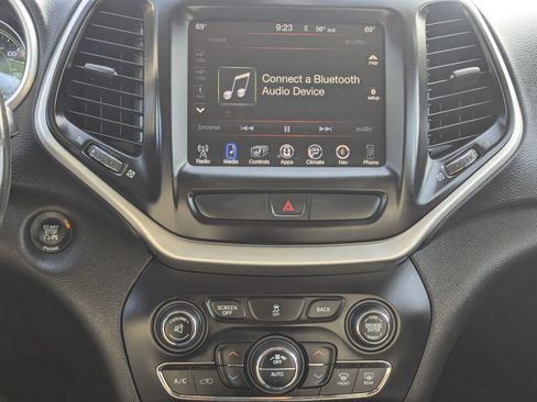 Used 2015 Jeep Cherokee Limited image 13