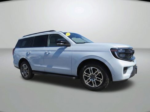 Used 2025 Ford Expedition Active AWD/4WD image 1