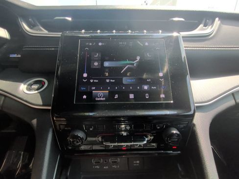 Used 2024 Jeep Grand Cherokee Altitude AWD/4WD image 20