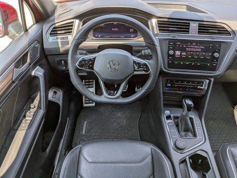 Certified 2024 Volkswagen Tiguan SEL R-Line image 17