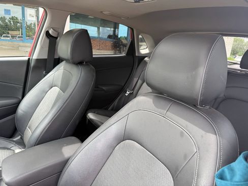 Used 2021 Hyundai Kona Limited w/ Cargo Package FWD image 11
