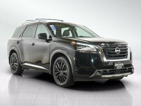 Used 2022 Nissan Pathfinder Platinum w/ Lighting Package (N92) AWD/4WD image 7