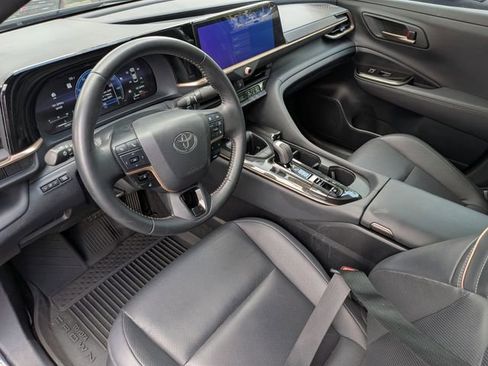 Used 2025 Toyota Crown AWD/4WD image 17