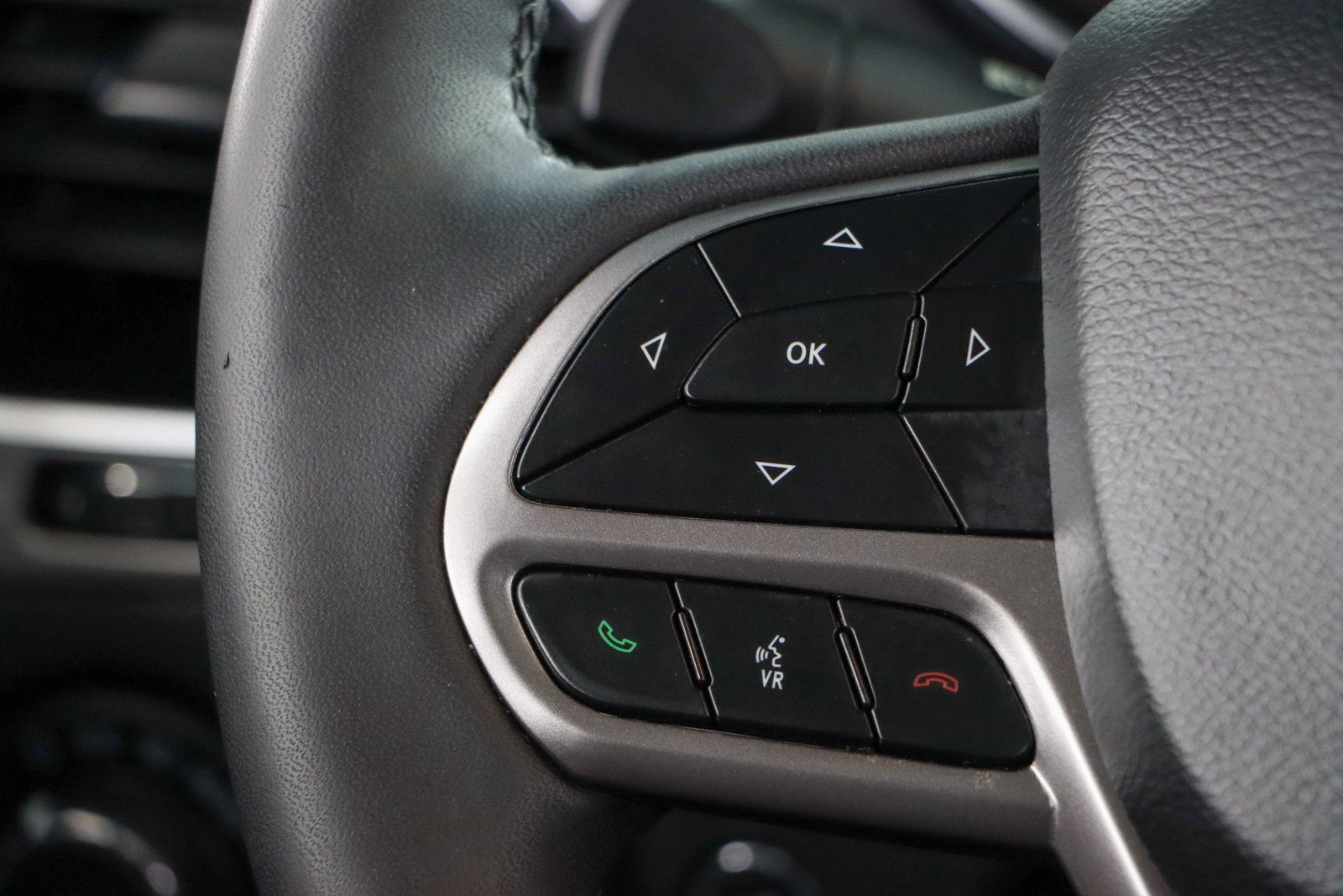 Used 2022 Jeep Cherokee Limited AWD/4WD image 13