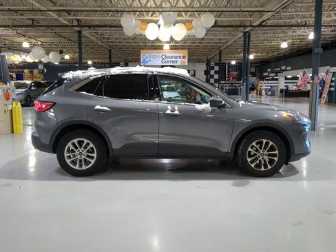 Used 2022 Ford Escape SE image 6