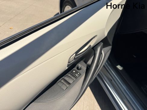 Used 2022 Toyota Corolla LE w/ LE Premium Package FWD image 9