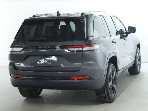 Certified 2024 Jeep Grand Cherokee Altitude image 46