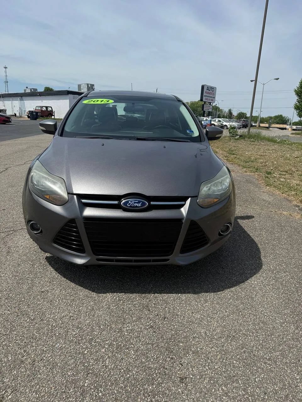Used 2013 Ford Focus Titanium w/ Titanium Handling Pkg FWD image 2