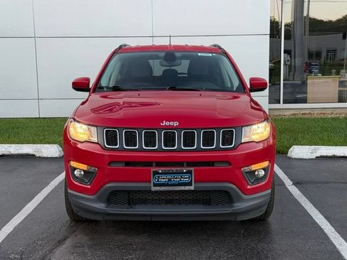 Used 2019 Jeep Compass Latitude w/ Cold Weather Group FWD image 3