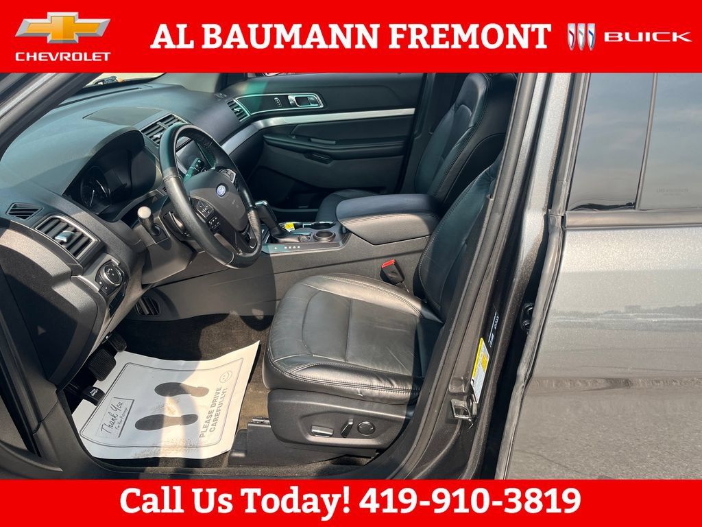 Used 2017 Ford Explorer XLT w/ Equipment Group 202A FWD image 9