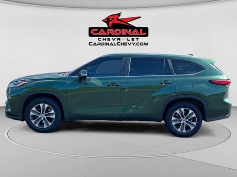 Used 2023 Toyota Highlander XLE FWD image 6