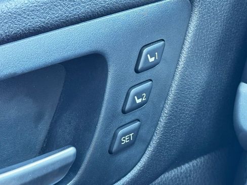 Used 2015 Toyota Highlander Limited image 36