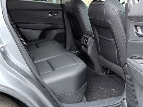 Used 2025 Nissan Murano SV image 18