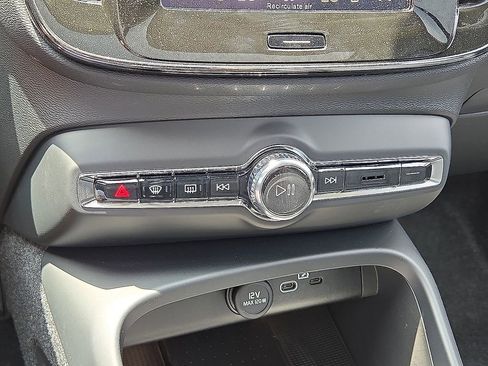 New 2026 Volvo XC40 B4 Core FWD image 29