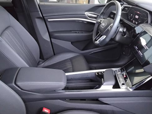 Certified 2024 Audi Q8 e-tron Premium Plus w/ Premium Plus Package image 27