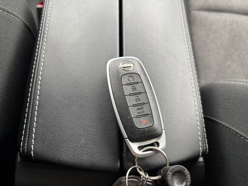 Used 2025 Nissan Rogue SV FWD image 27