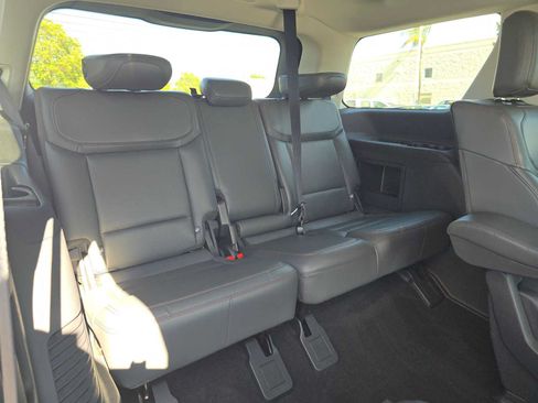 Used 2025 Ford Expedition Active AWD/4WD image 13