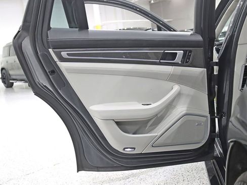 Used 2018 Porsche Panamera Turbo image 34