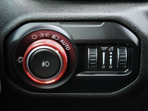 Used 2020 Jeep Wrangler Sport AWD/4WD image 24