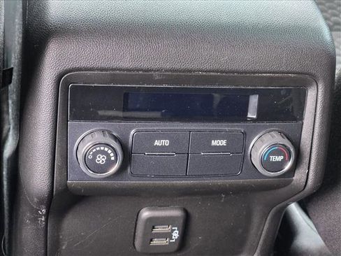 Used 2019 GMC Acadia SLE w/ LPO, Black Accent Package image 17