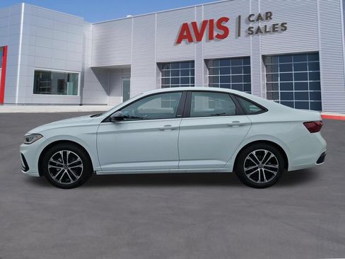 Used 2025 Volkswagen Jetta Sport FWD image 2