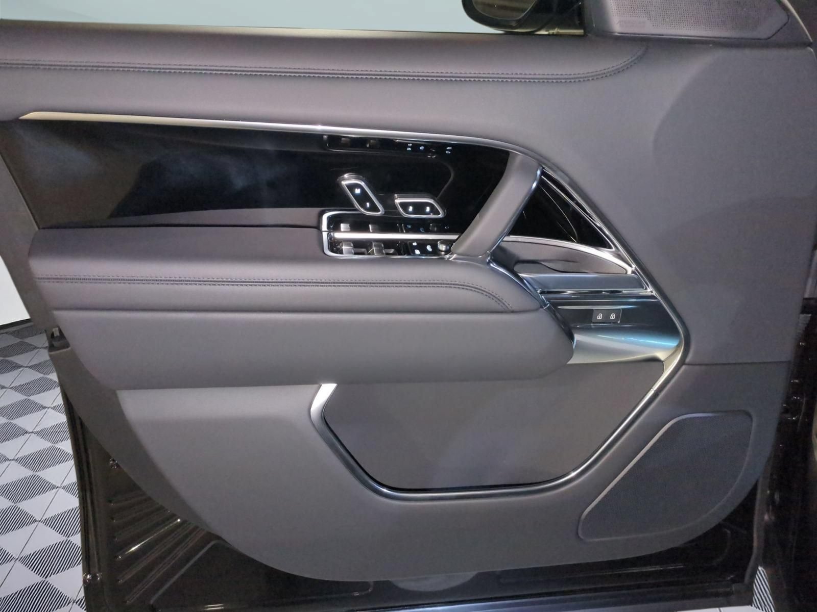 New 2026 Land Rover Range Rover SE AWD/4WD image 11