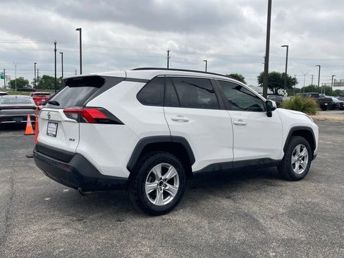 Certified 2021 Toyota RAV4 XLE w/ Convenience Package FWD image 4