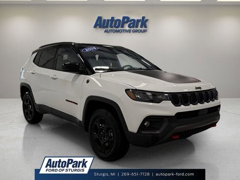Used 2024 Jeep Compass Trailhawk image 1