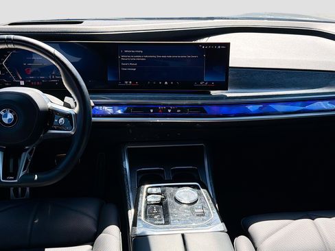 Used 2023 BMW 740i image 19