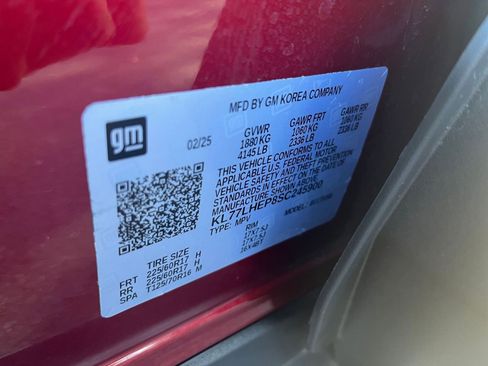 Used 2025 Chevrolet Trax LT image 27