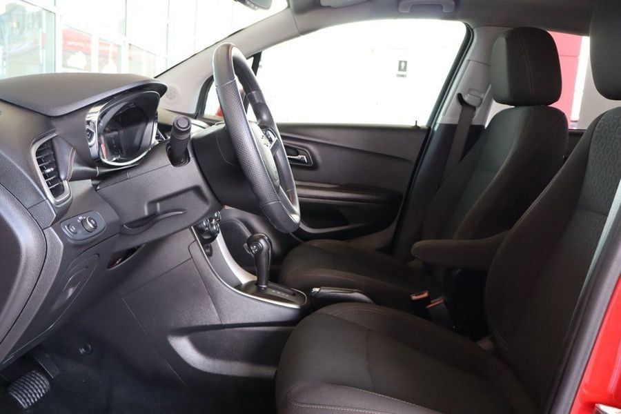 Used 2020 Chevrolet Trax LS w/ Tint and Cruise Package FWD image 14