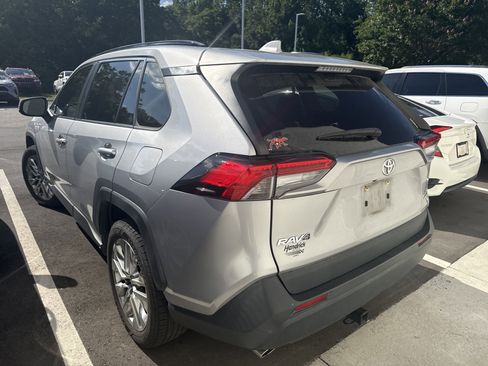 Used 2019 Toyota RAV4 XLE Premium w/ Cold Weather Package AWD/4WD image 44