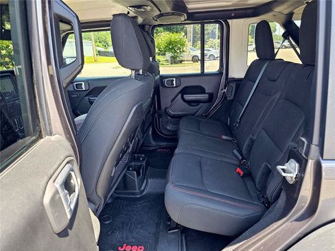 Used 2021 Jeep Wrangler Unlimited Rubicon AWD/4WD image 32