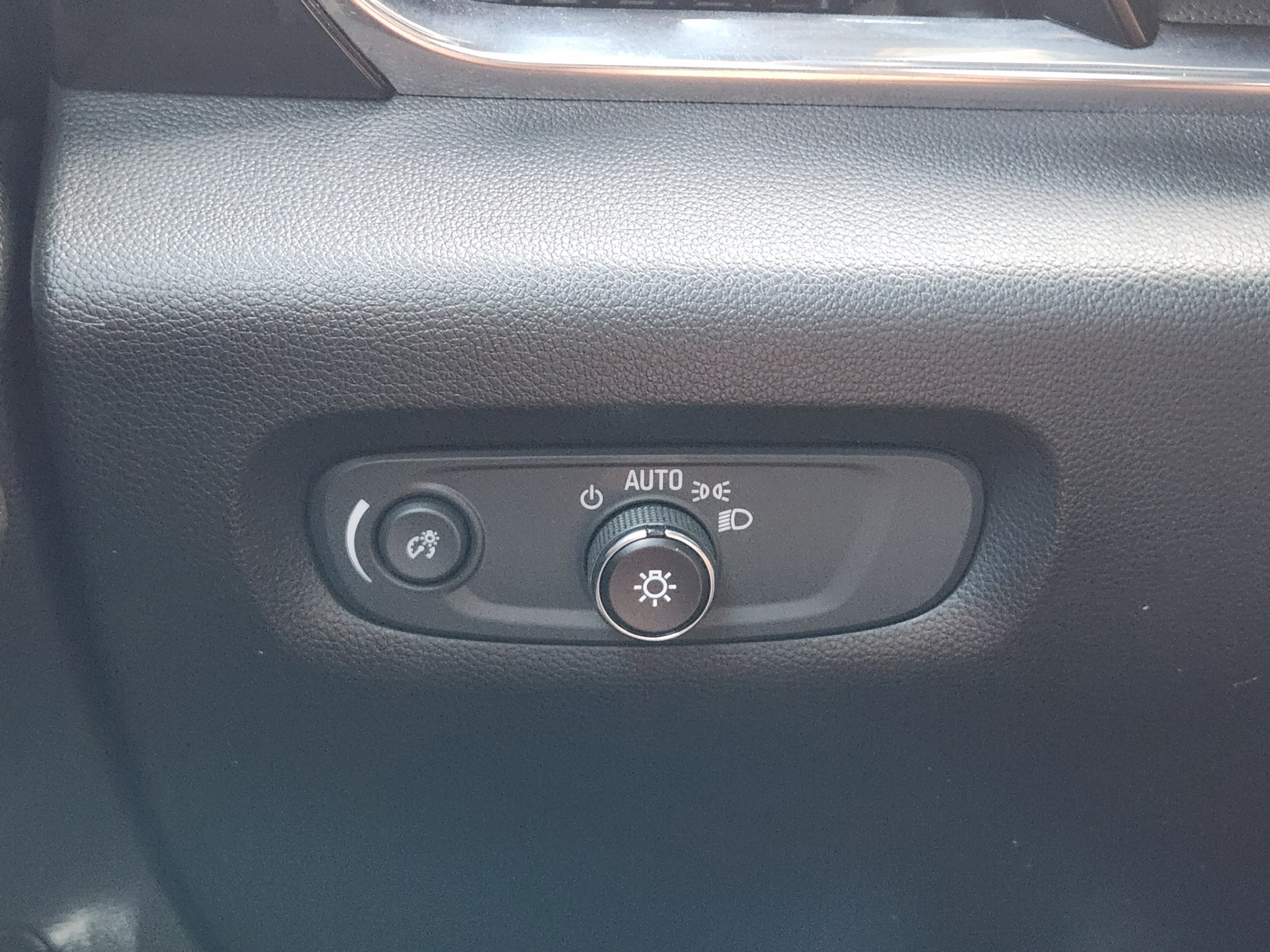 Used 2023 Chevrolet Traverse RS FWD image 14