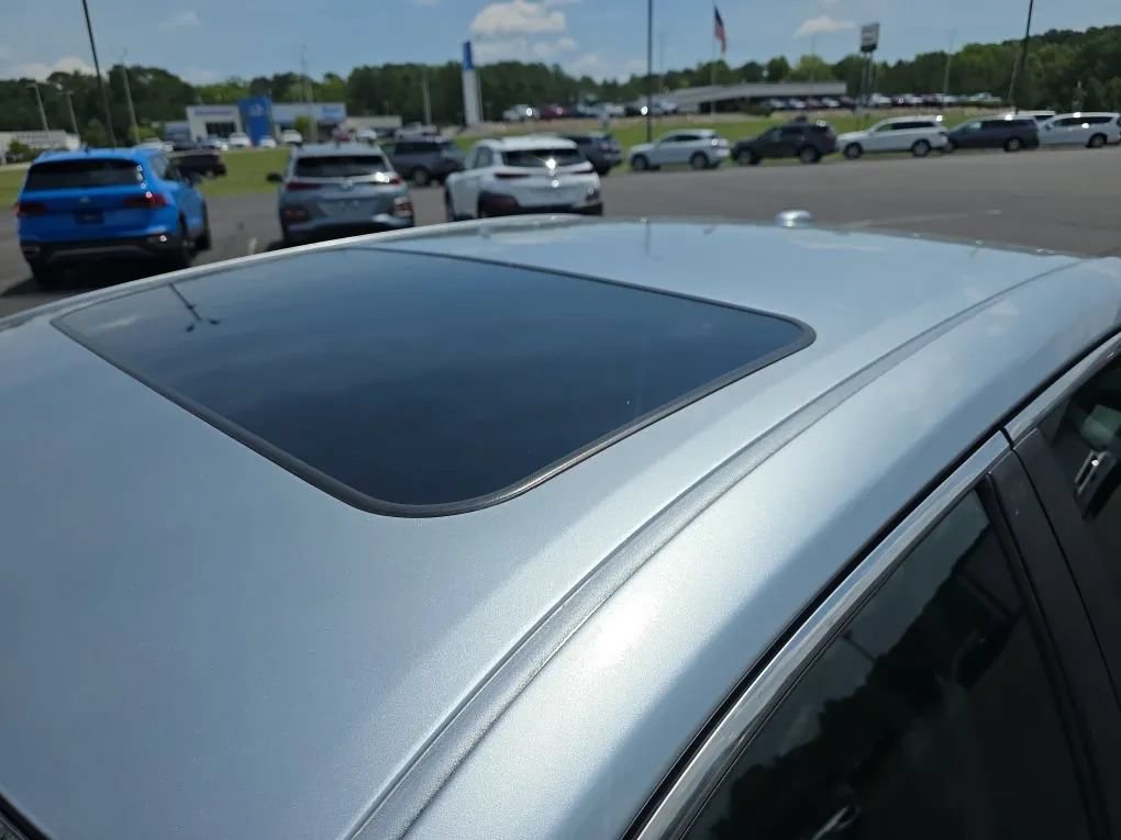Used 2015 Toyota Camry XSE FWD image 13
