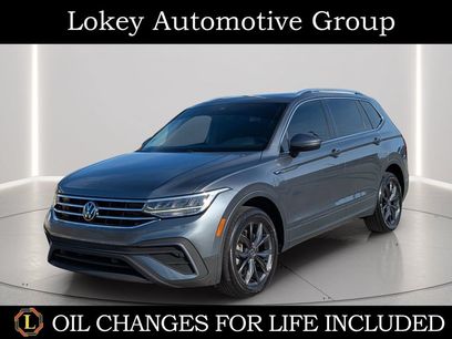 Used 2023 Volkswagen Tiguan SE w/ Panoramic Sunroof Package