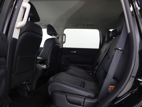 Used 2025 Nissan Armada SV image 19