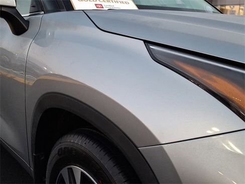 Certified 2021 Toyota Highlander XLE image 11