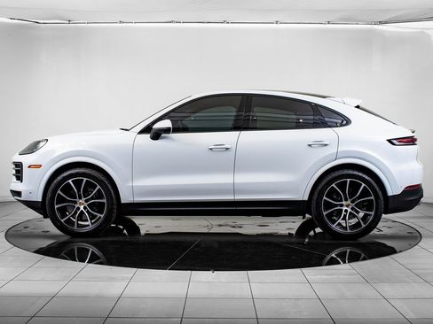 Certified 2024 Porsche Cayenne Coupe image 2