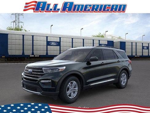 Certified 2022 Ford Explorer XLT w/ Equipment Group 202A AWD/4WD image 1