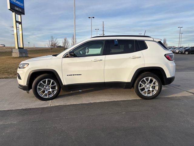 Used 2024 Jeep Compass Latitude AWD/4WD image 6