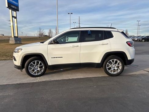 Used 2024 Jeep Compass Latitude AWD/4WD image 6